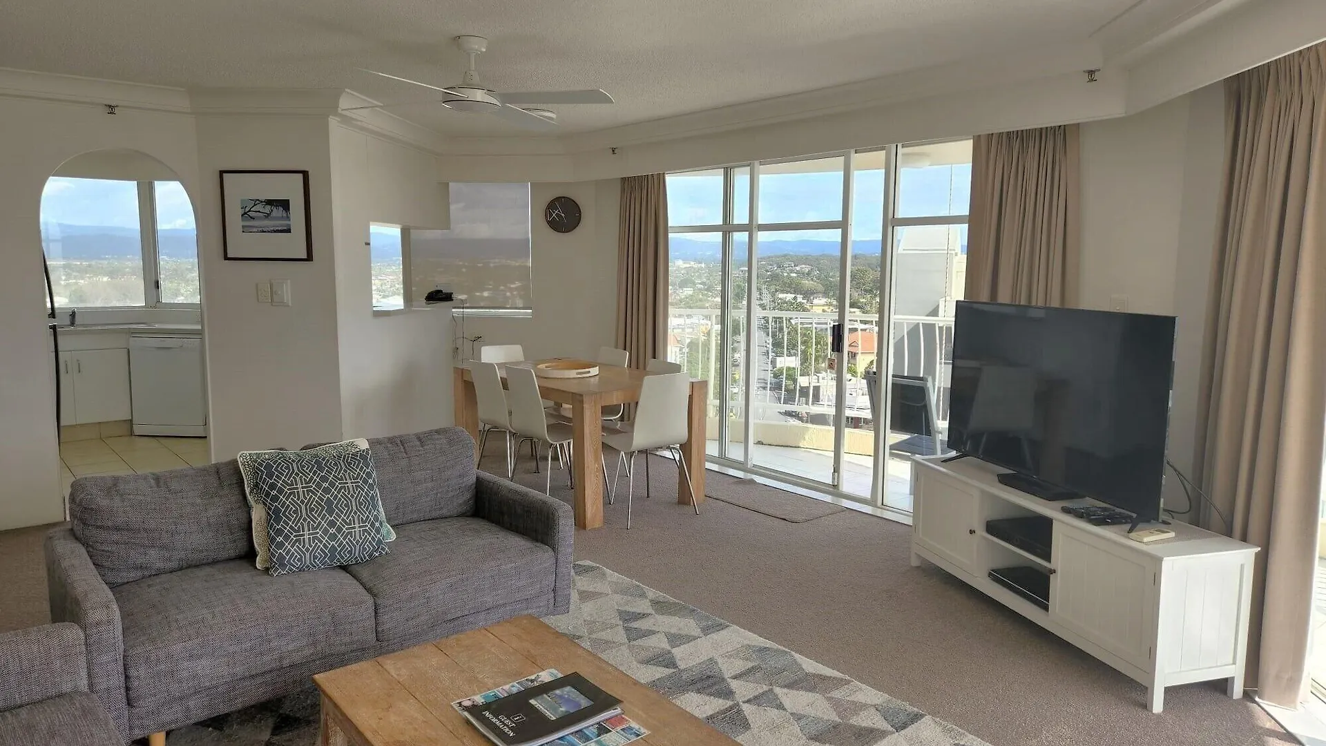 Burleigh Surf Apartments Gold Coast 4*,  Australia