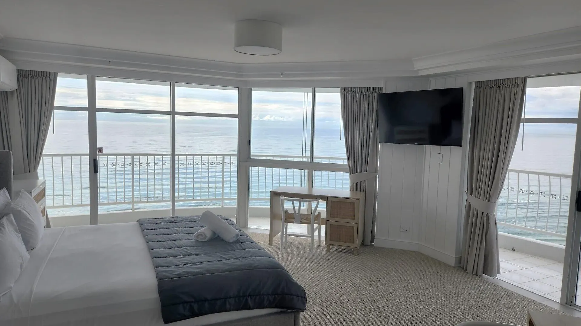 Burleigh Surf Apartments Gold Coast 4*,