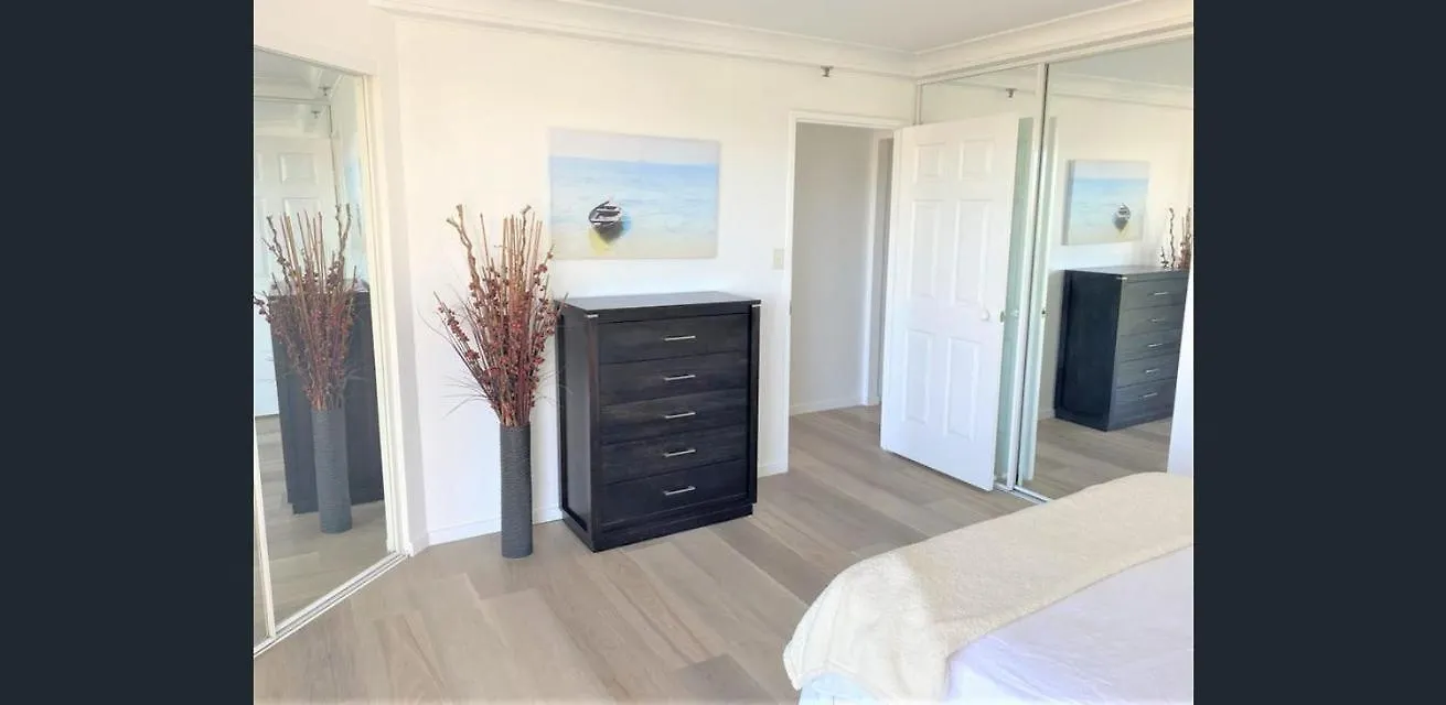 Burleigh Surf Apartments Gold Coast 4*,  Australia