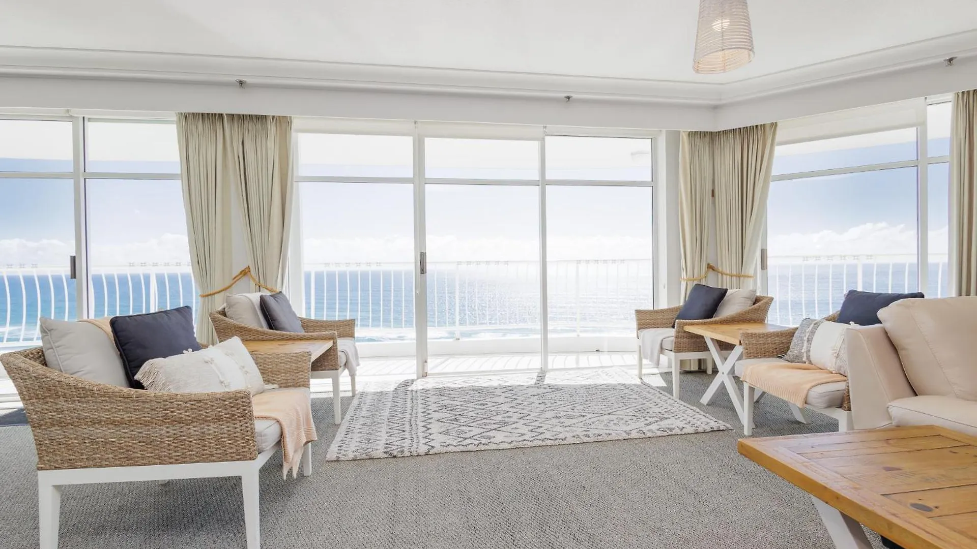 Burleigh Surf Apartments Gold Coast Aparthotel