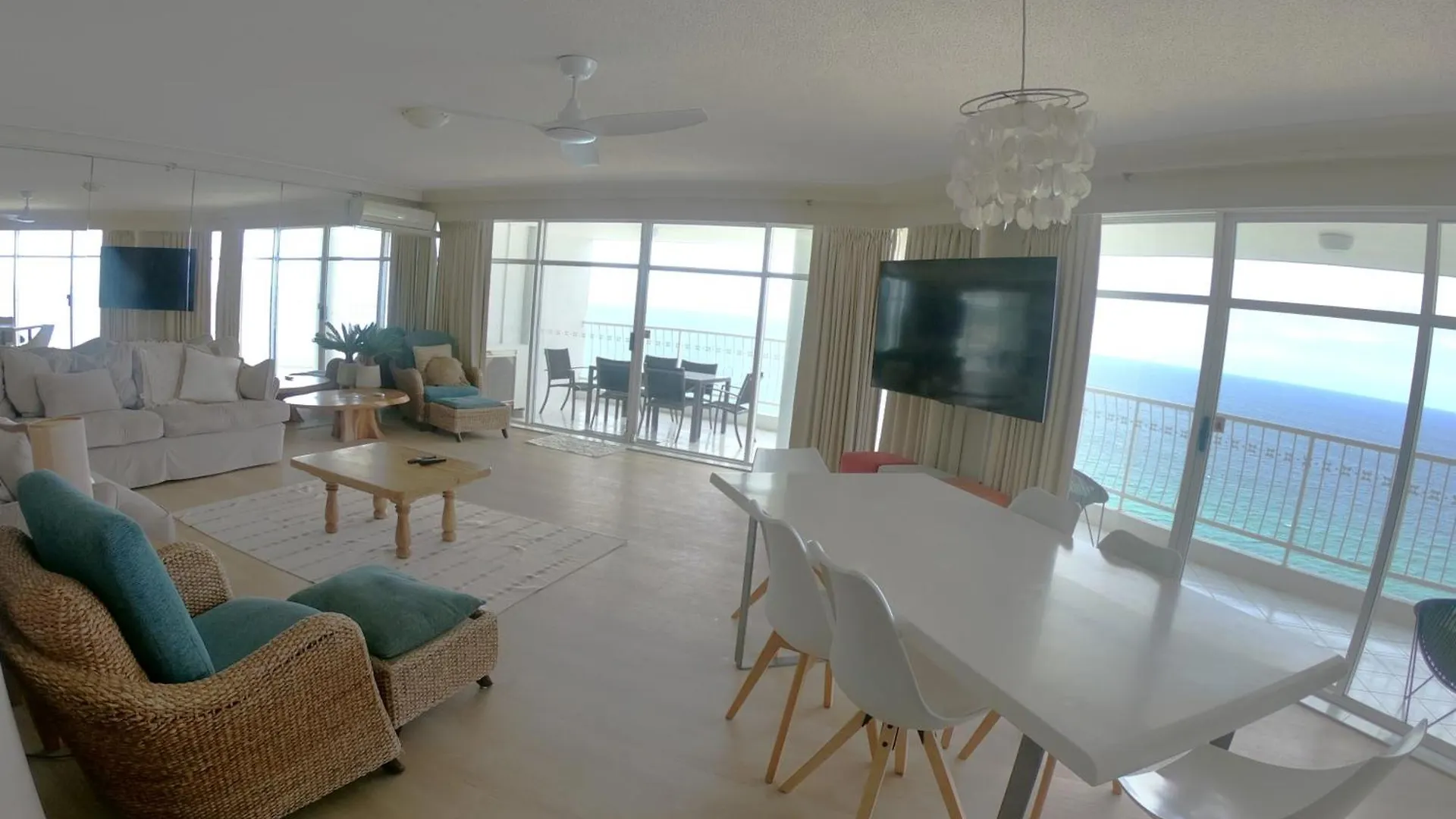 Aparthotel Burleigh Surf Apartments Gold Coast