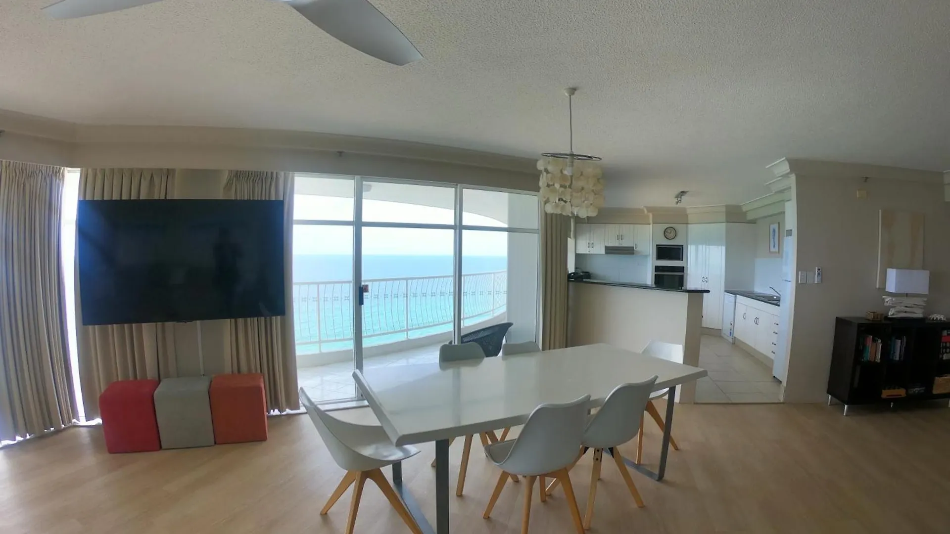 Burleigh Surf Apartments Gold Coast 4*,  Australia